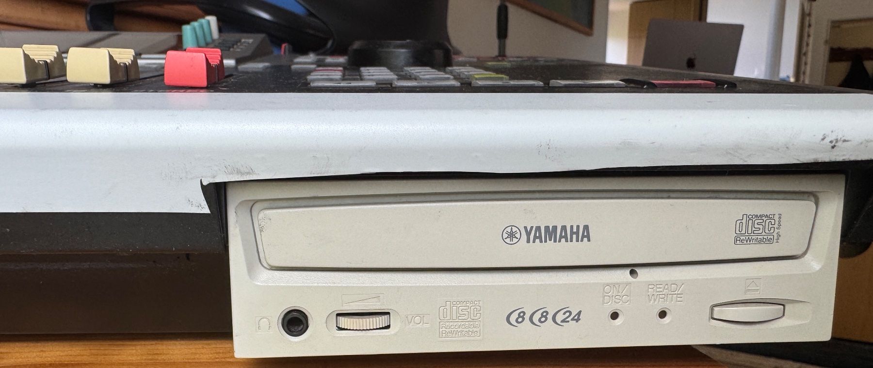 Yamaha Console di mixaggio: Yamaha AW4416 Professionelle Audio Workstation – Usato da Dornach venduto da shaker11 5