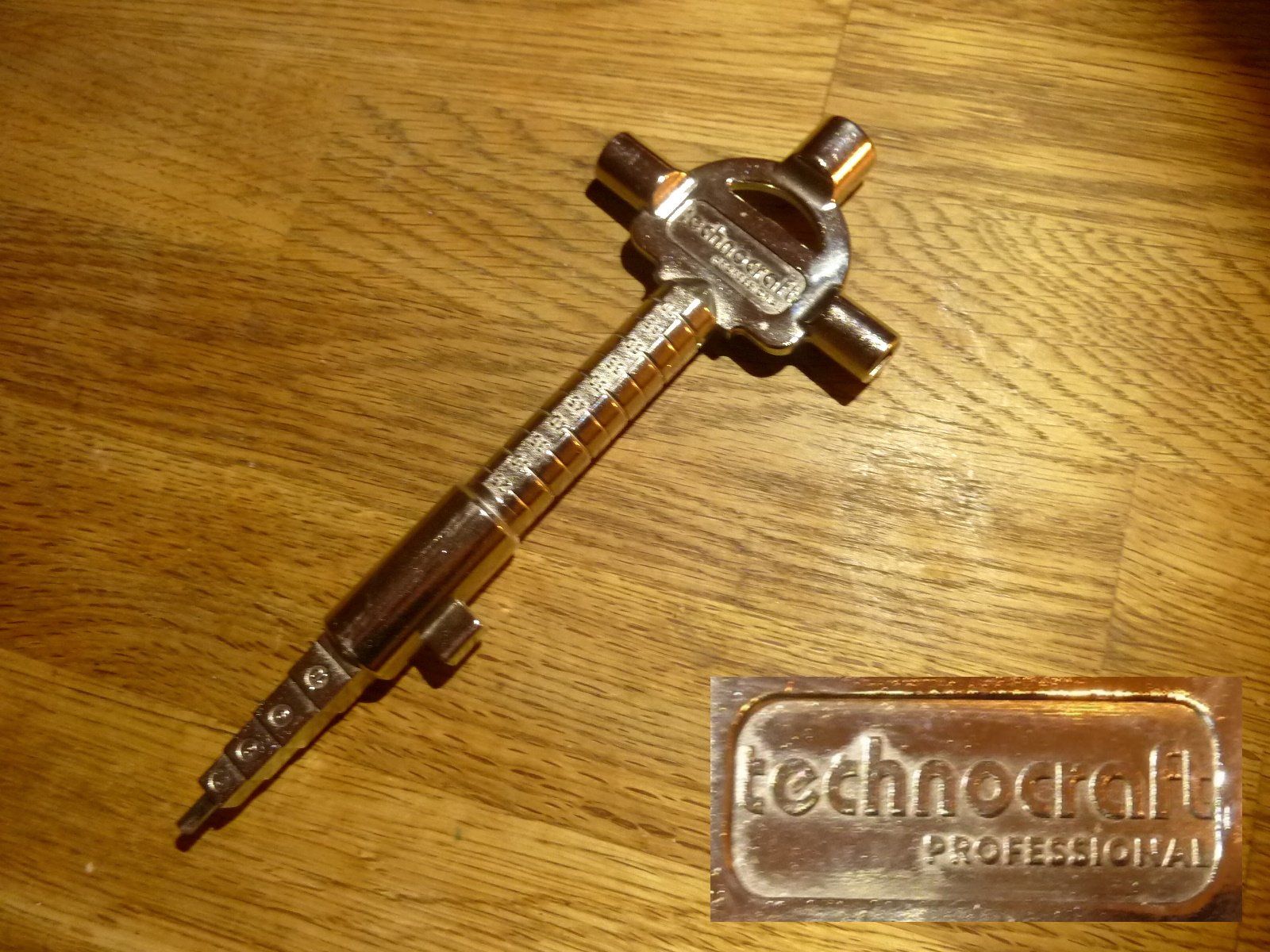 Technocraft Tutti gli attrezzi: Technocraft Bauschlüssel  CH-Modell, Länge 180 mm – Usato da Hochfelden venduto da swissice