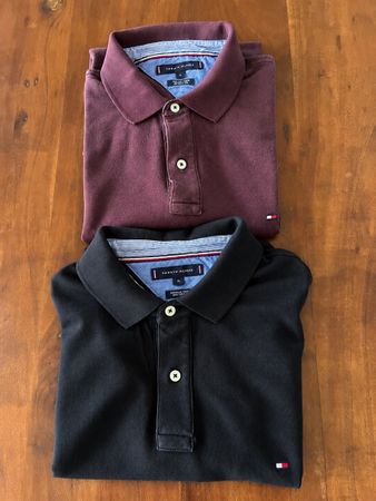 2 polos Tommy Hilfiger noir et bordeaux taille XL