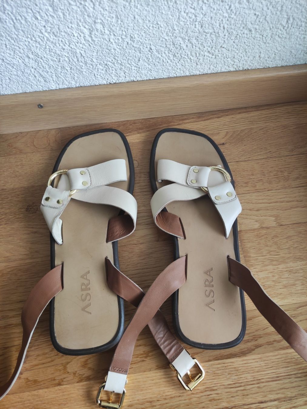 Scarpe da donna: Sandale weiss Gr.39 von ASRA – Nuovo (secondo la descrizione) da Schliern b. Köniz venduto da Pecannut 1