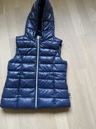 Benetton Steppweste mit Kapuze, Grösse 140, Top Zustand!