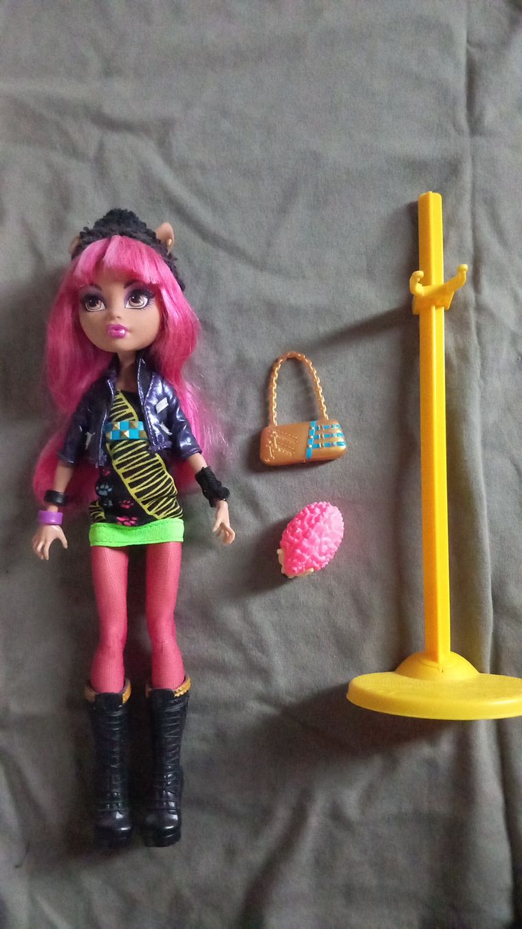 Poupées: Monster High Howleen Poupée  – D'occasion à Bex par aud_cy2l