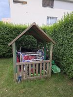 altes Garten Spielhaus aus Holz