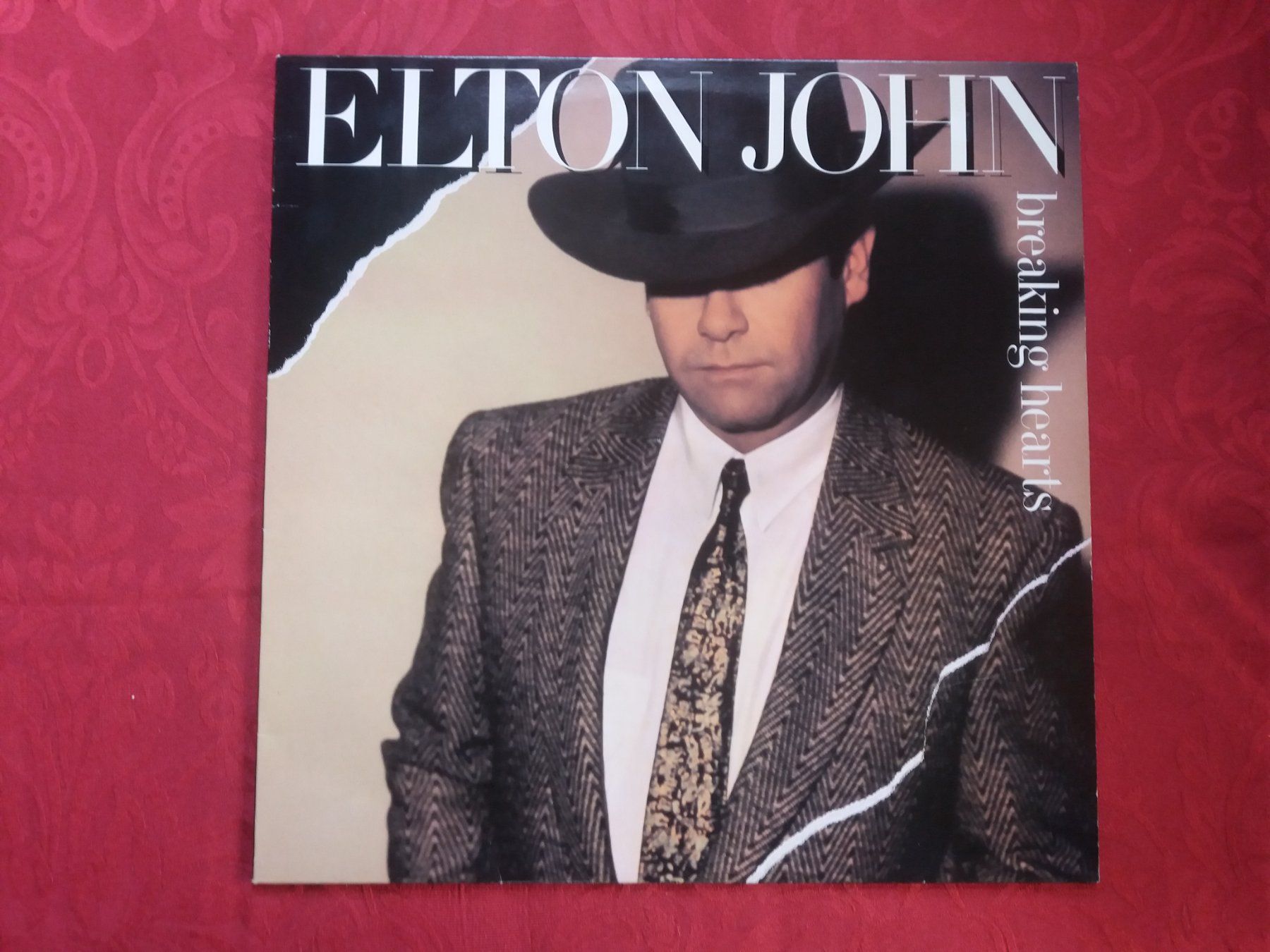Dischi in vinile: LP (Elton John) breaking hearts – Usato da Meyrin venduto da toutatis