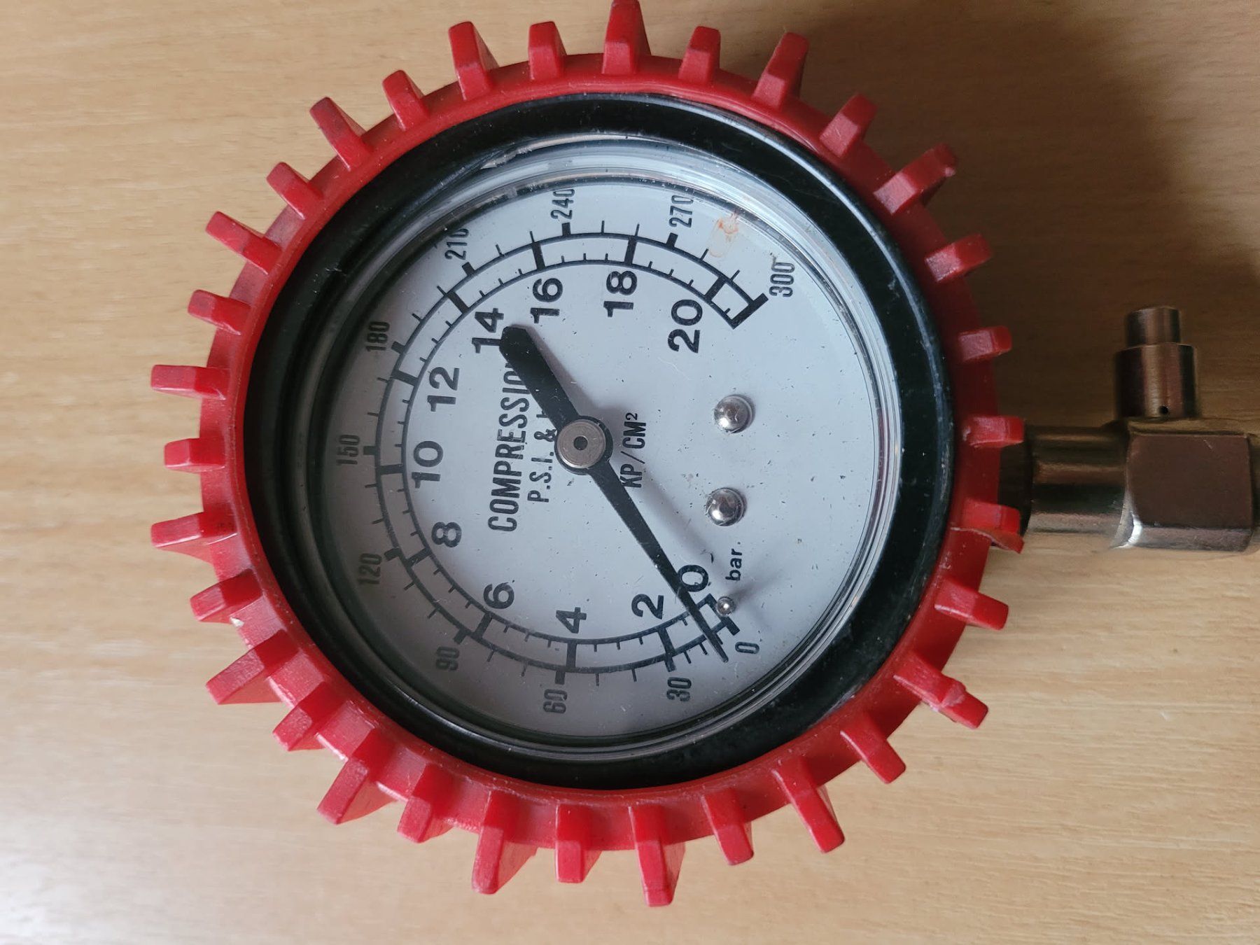 Accessori per altri veicoli: Robustes Kompressions-Messgerät – Usato da Bretzwil venduto da Electronik01 1