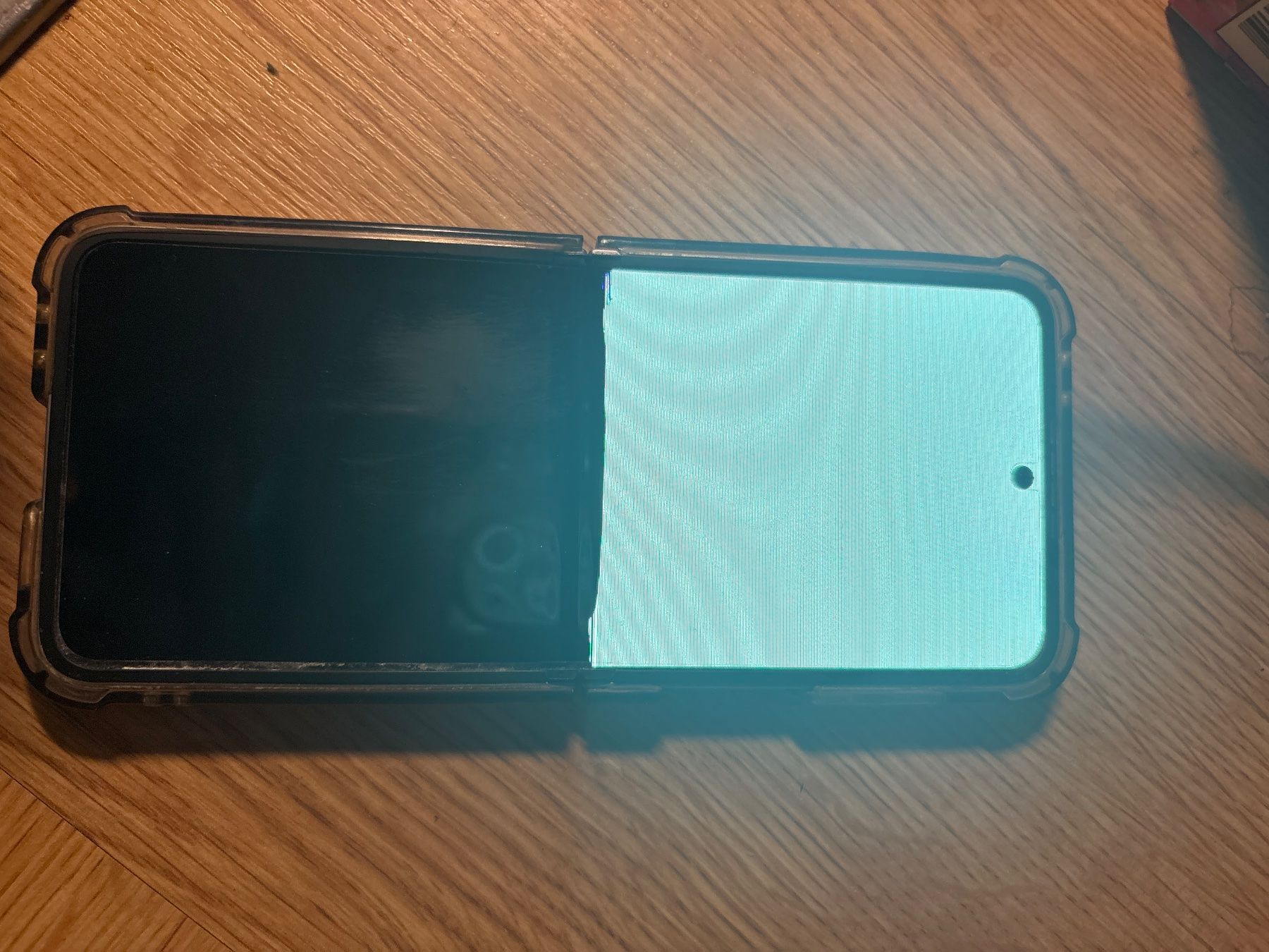 Samsung Telefoni cellulari / Smartphones: Samsung zFlip 6 écran cassé – Difettoso da Grolley venduto da cat_7p9p 2