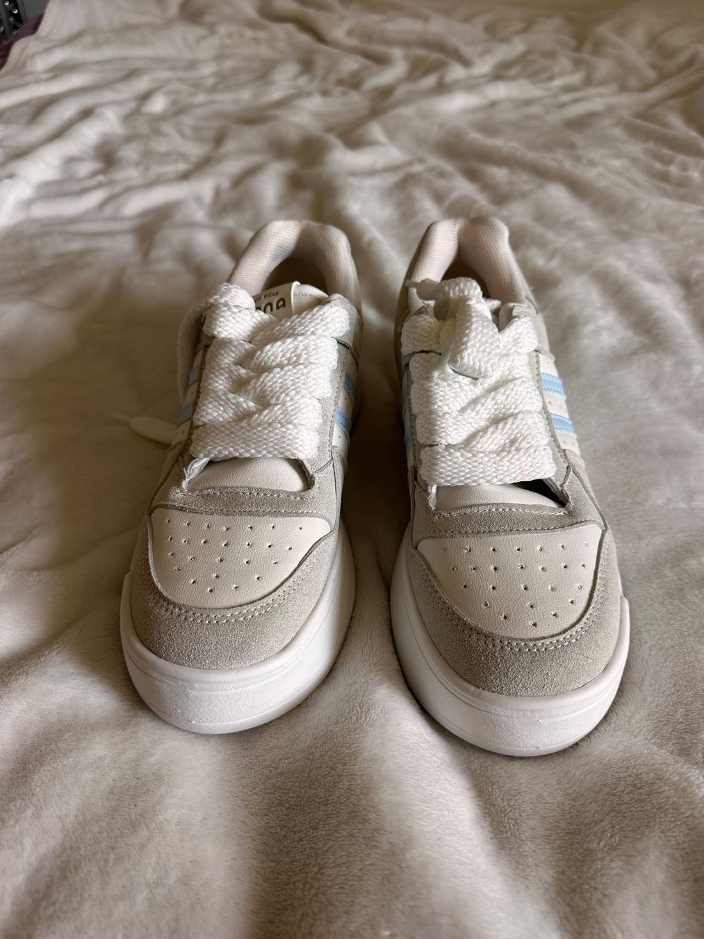 Scarpe da donna: Sneaker beige hellblau neuwertiger Zustand – Nuovo (secondo la descrizione) da Dübendorf venduto da bol_h67v