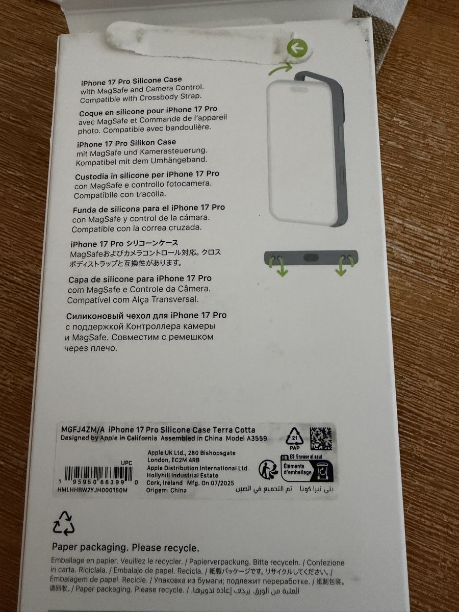 Apple Cover & Protezioni schermo: iPhone 17 Pro Silicone Case with MagSafe and Camera Control. – Usato da Oftringen venduto da ste_mp2b 2