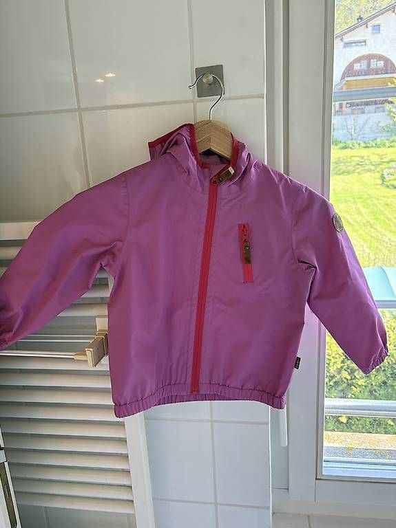 Jacken & Mäntel: Kinder Regenjacke Gr. 98 – Gebraucht aus Malans GR von Lena_8315