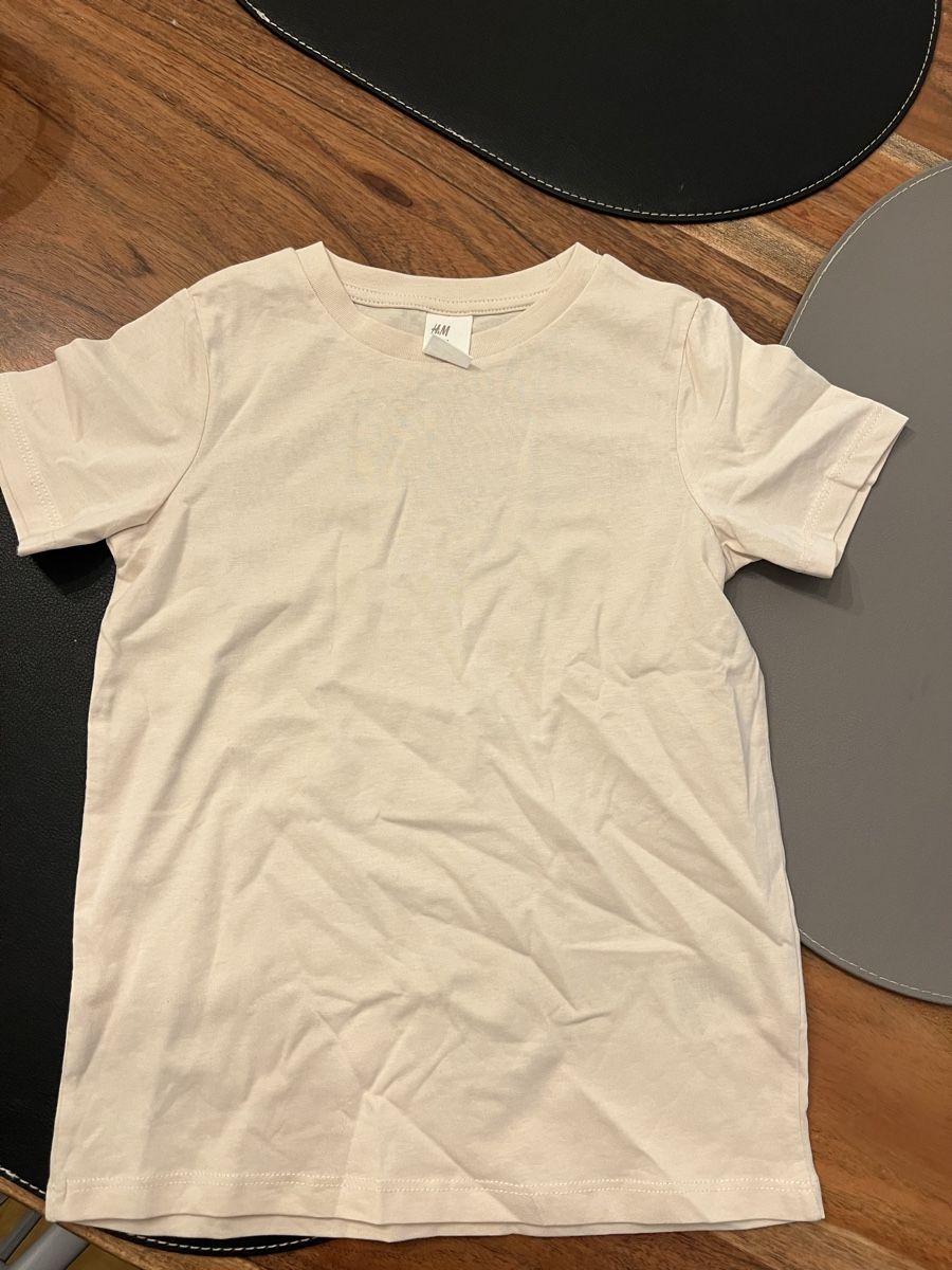 H&M Camicie, T-shirt & Polo: H&M T SHIRT NEU HELL BEIGE GR 104 – Nuovo (secondo la descrizione) da Basel venduto da theo-g77