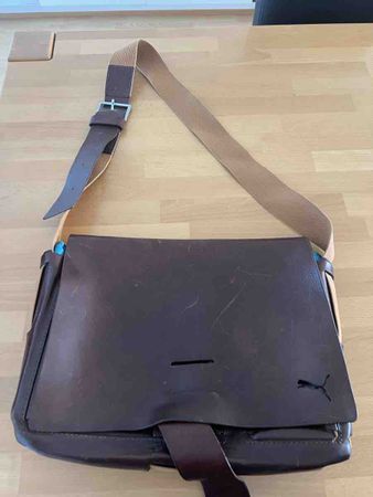 PUMA 96 HOURS Messenger Bag aus Leder – Braun – Vintage
