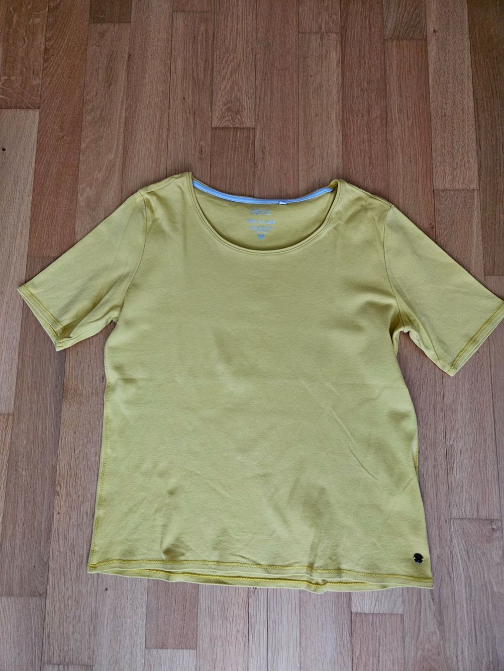 T-shirt: 5 Stk. Damen T-Shirt's – Usato da Möriken AG venduto da pam66 4