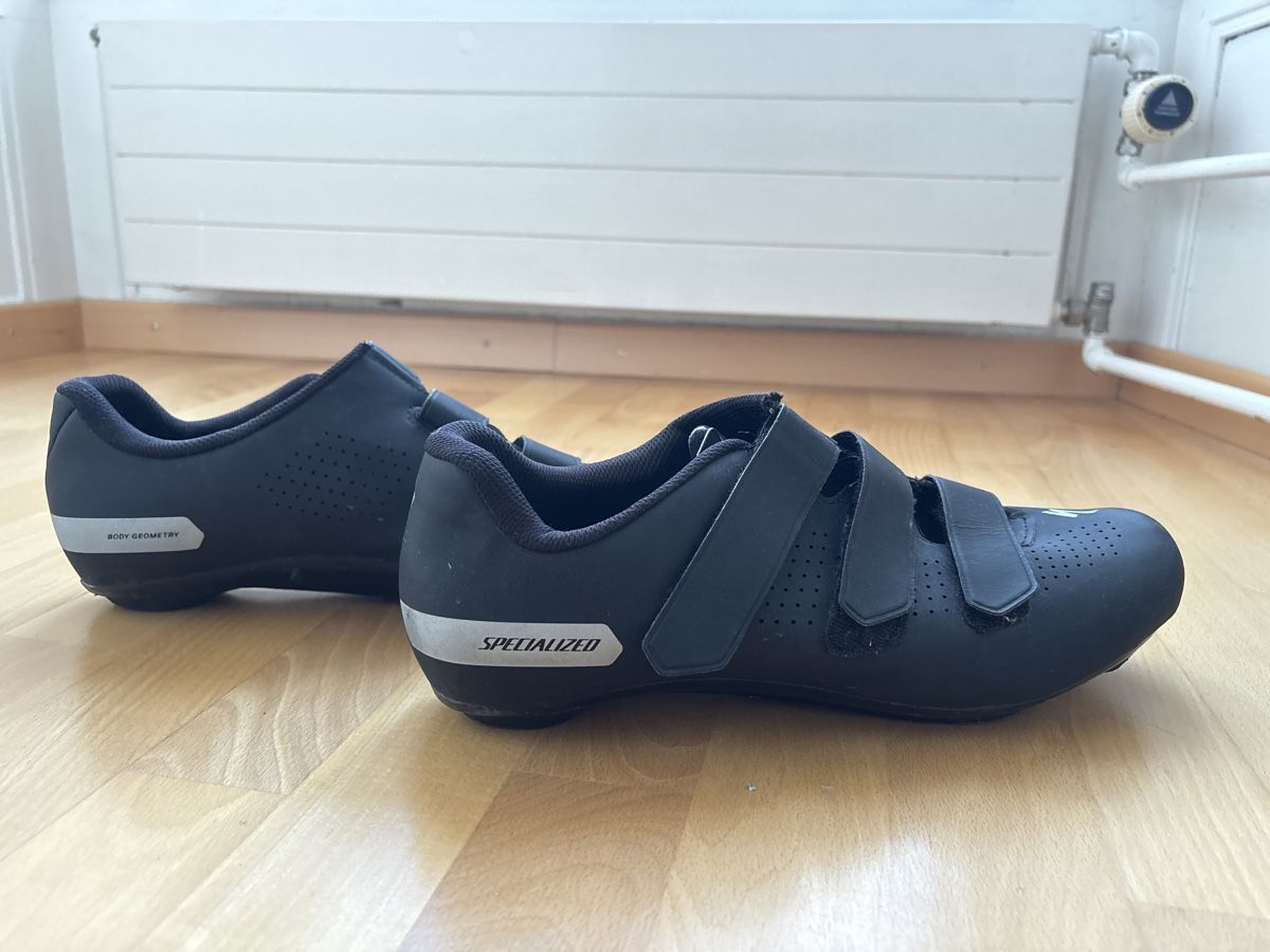 Specialized Scarpe da uomo: Specialized Torch 1.0 Rennradschuhe, Grösse 46, Schwarz – Usato da Luzern venduto da SMOOS 2
