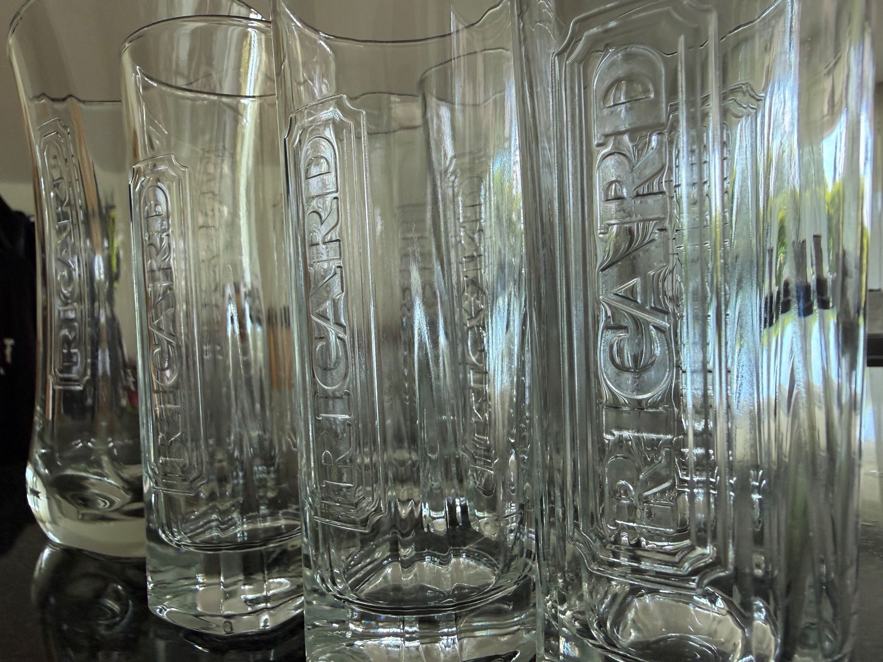 Ricard Caraffe: Ricard Pastis Glaskaraffe Set mit 6 Gläsern, Eric Barthés – Usato da Uetikon am See venduto da Surfer78 1