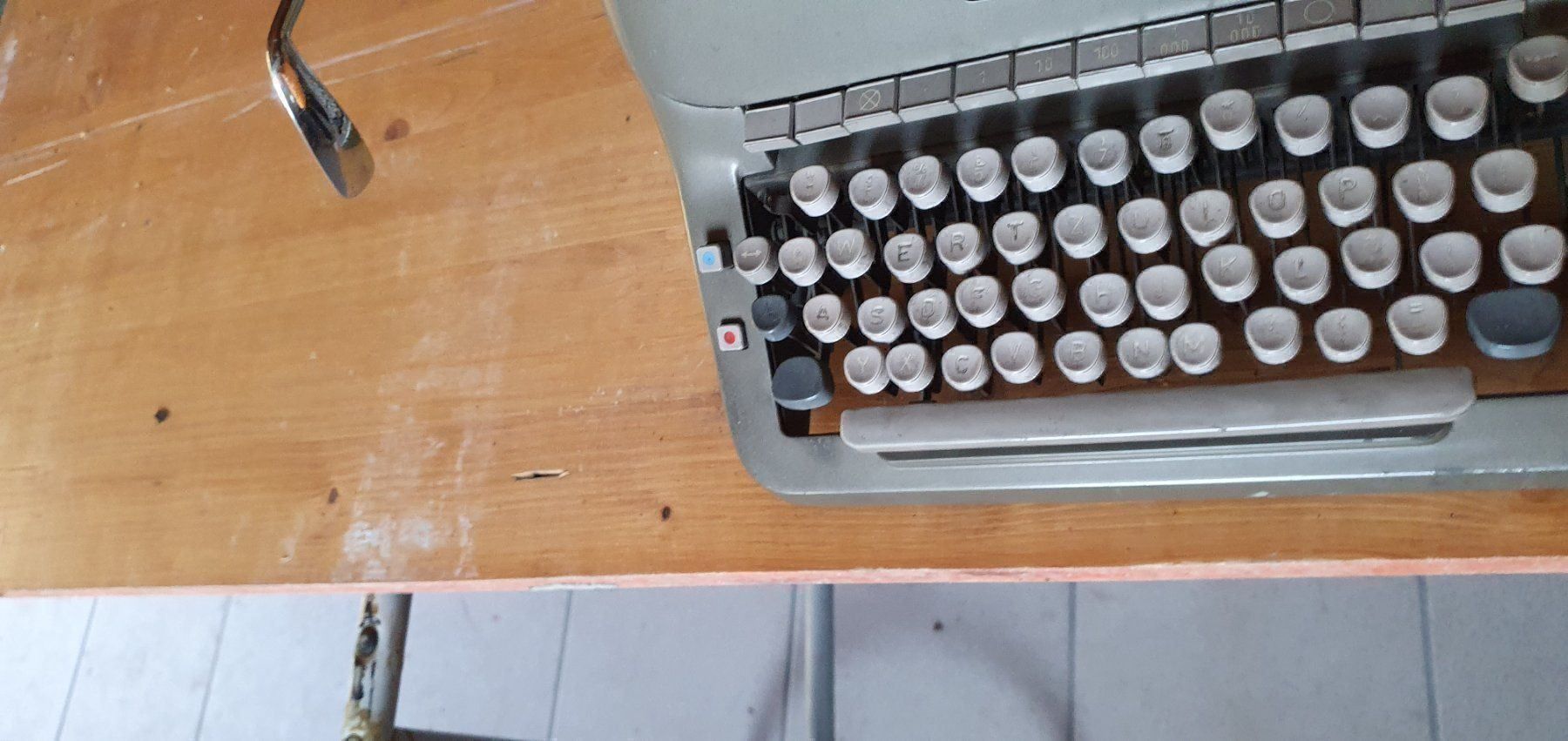 Adler Macchine da scrivere: Ancienne machine à écrire Adler – Usato da Moutier venduto da gvmv 6