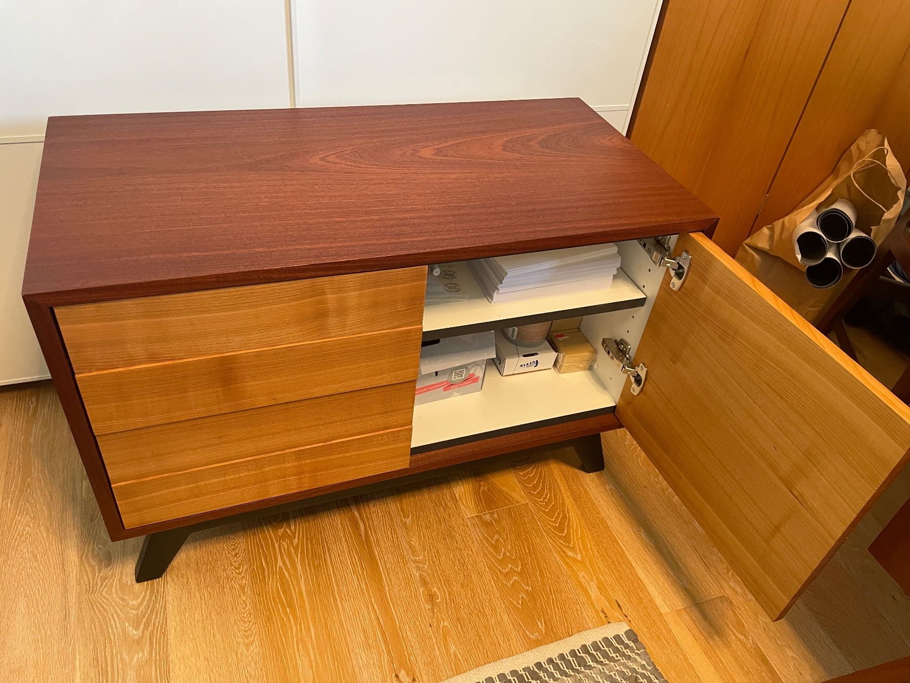 Commodes: Kommode mit Palisanderfournier / Einzelstück – D'occasion à Oftringen par J_Zi 1