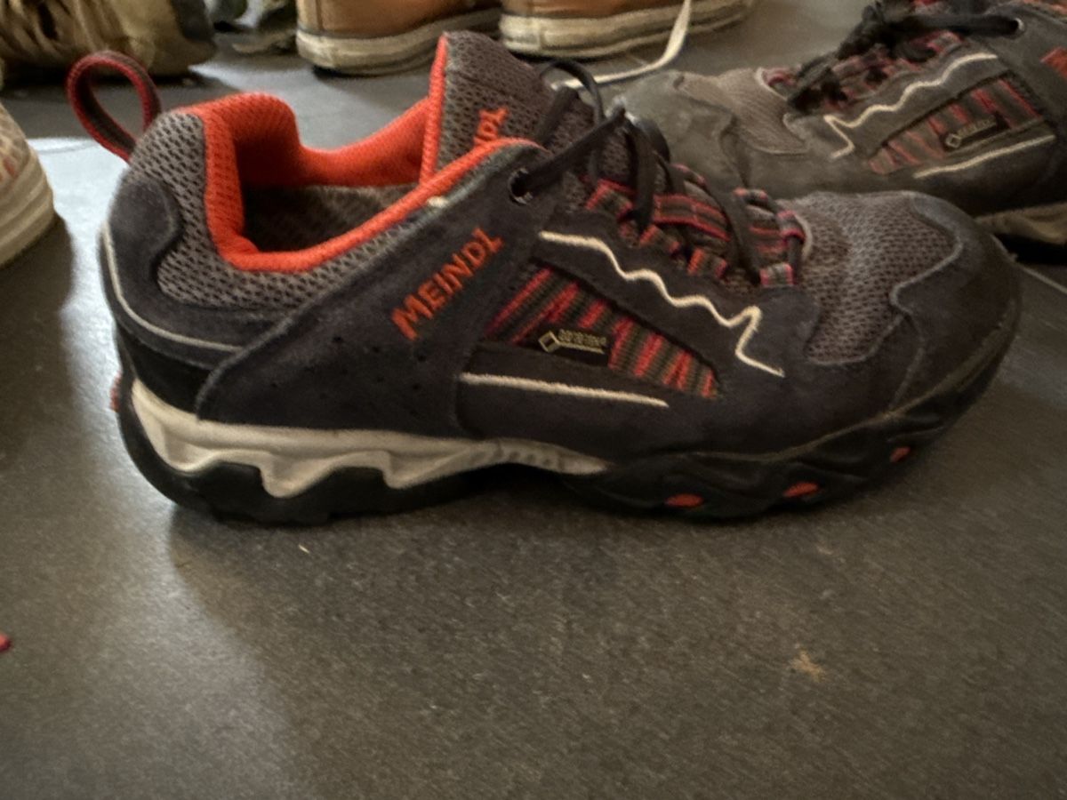 Chaussures hommes: Meindl Wanderschuh 35 – D'occasion à Buttikon SZ par Kellerabteil 1