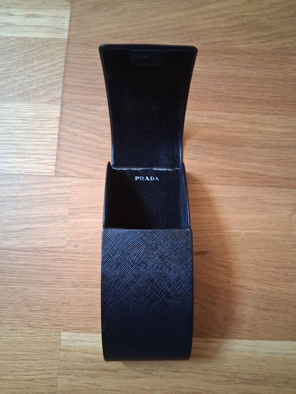 Prada Altro in  Abbigliamento & Accessori: Prada Brillenetui, schwarz  – Usato da St. Gallen venduto da 1.2.meins 1