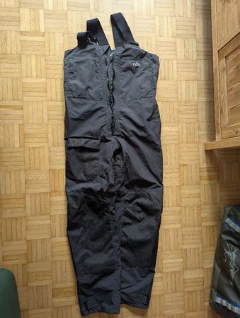 Gill OS2 Offshore Segehose, Latzhose, dunkelgrau, Grösse M