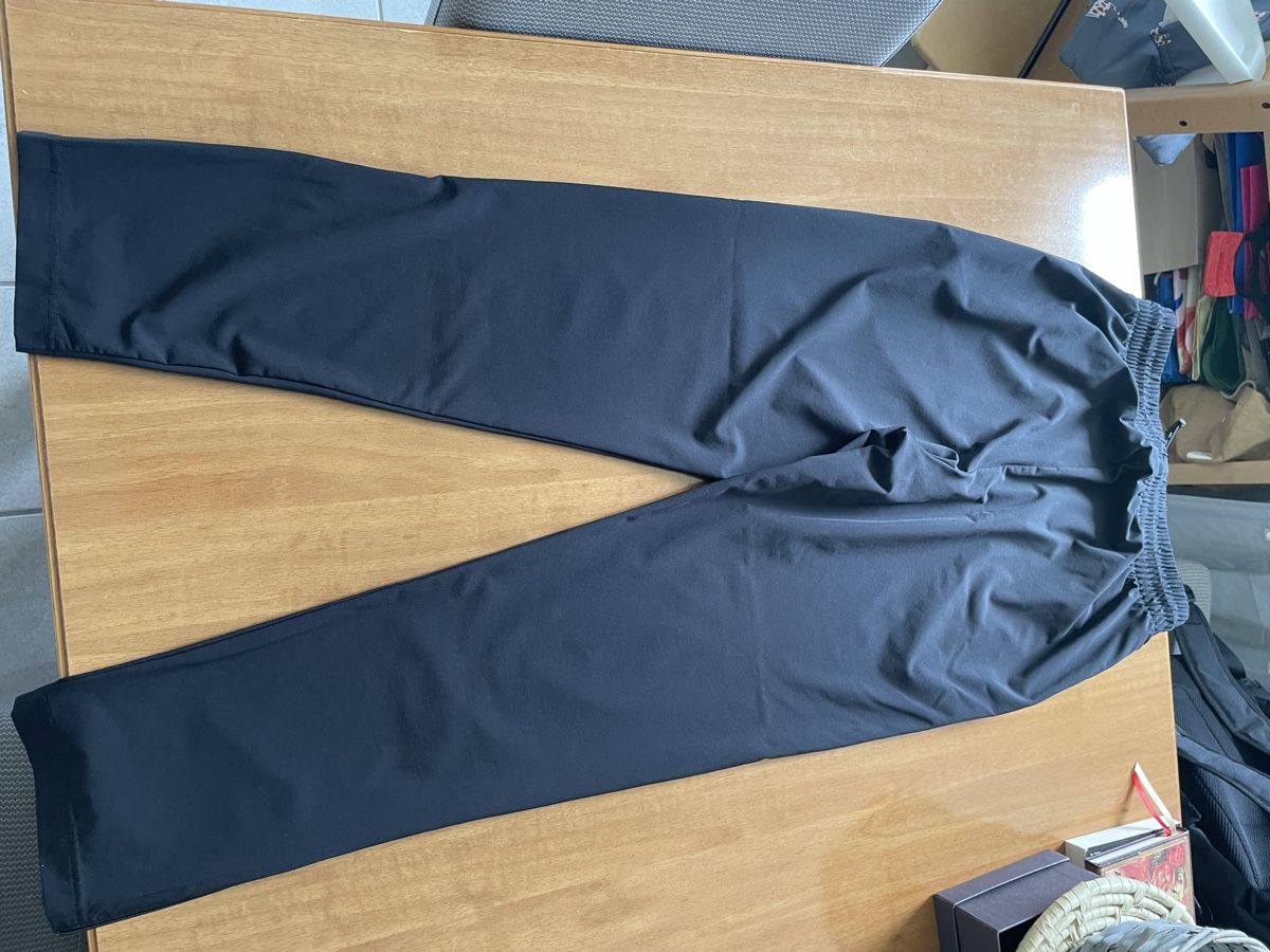 Adidas Hosen: New black Adidas pants – Neu (gemäss Beschreibung) aus Meilen von val_tsv8 1