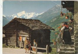 Villa la Sage Trachtendame