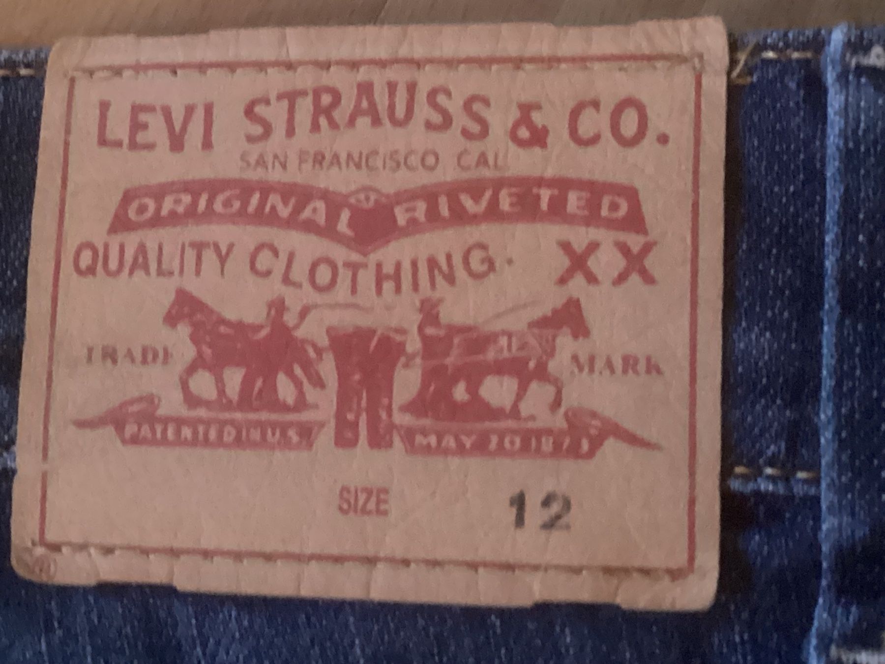 Levi's Jeans: Levi's Jeans Gr. 12, gestreifter Pulli, Top, Bakito-Jeans – Usato da Muttenz venduto da bar_ws7n 2