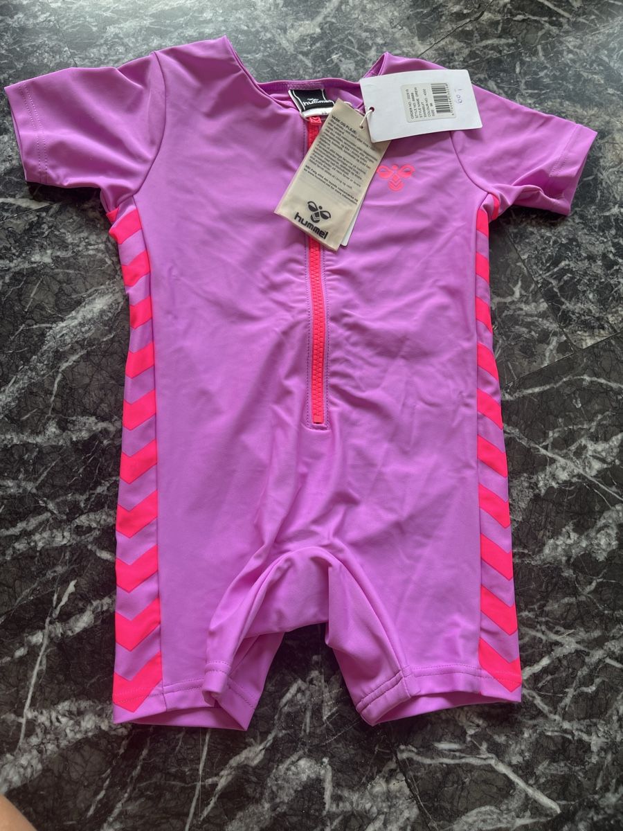 Costumi da bagno & Bikini: NEU Gr. 92, 98 Hummel Badeanzug pink – Nuovo e nell'imballaggio originale da Lachen SZ venduto da edi_ty2n