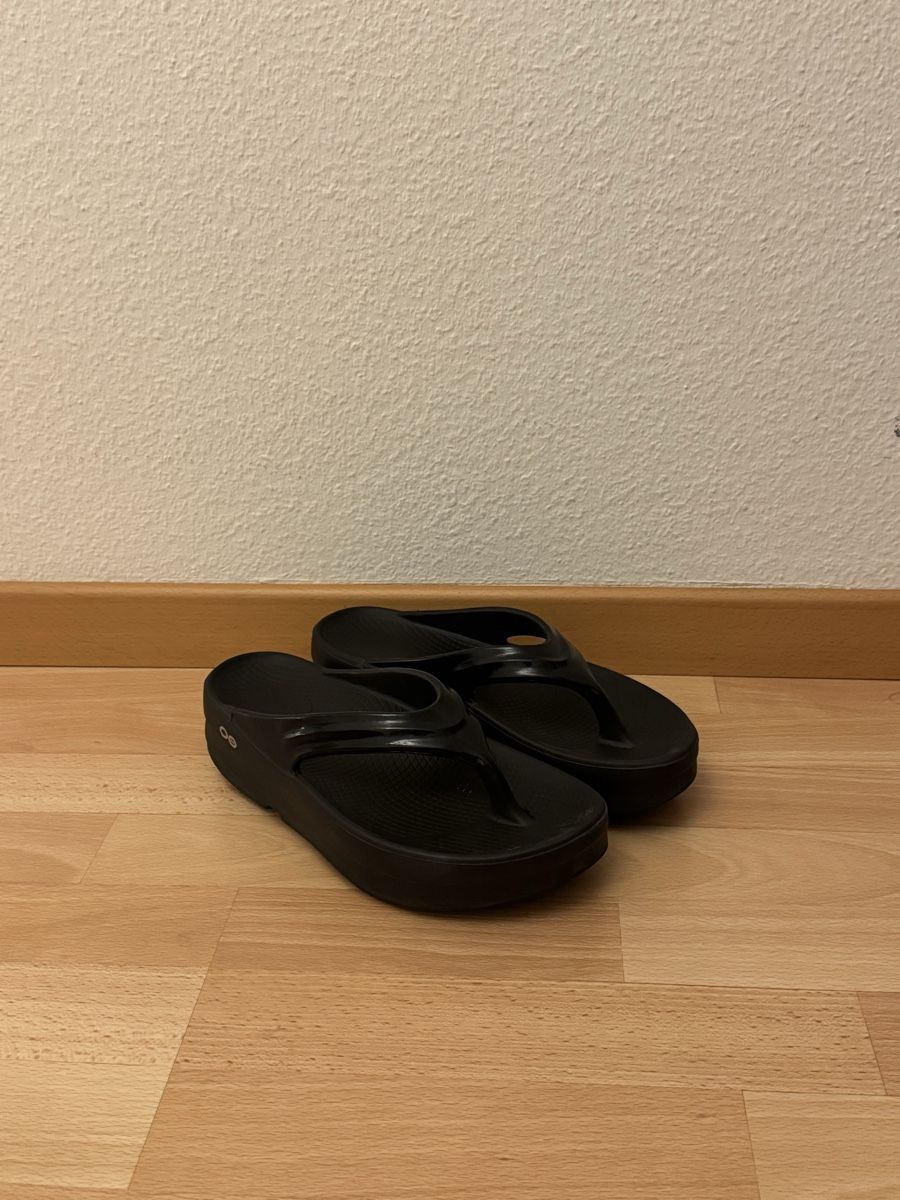 Damenschuhe: OOFOS OOmega – Gebraucht aus Zürich von d70_9bls