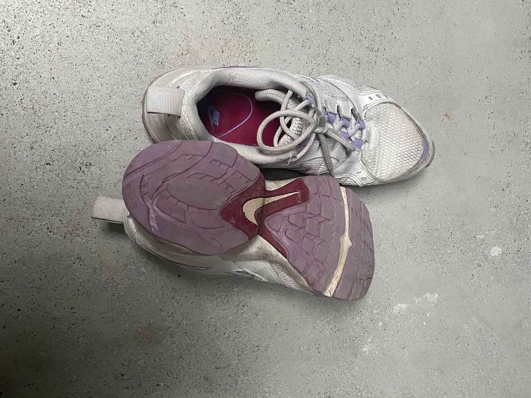 Nike Scarpe da donna: ALLES RAUS Sneakers 38 – Usato da Kloten venduto da simones.thriftshop 5