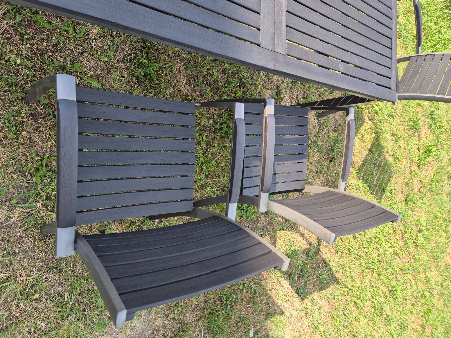Set de table et chaises: Gartentisch mit Stühlen dunkelgrau Metall Kunststoff – D'occasion à kaltbrunn par kralj02 1