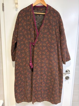 Un manteau fleuri taille libre