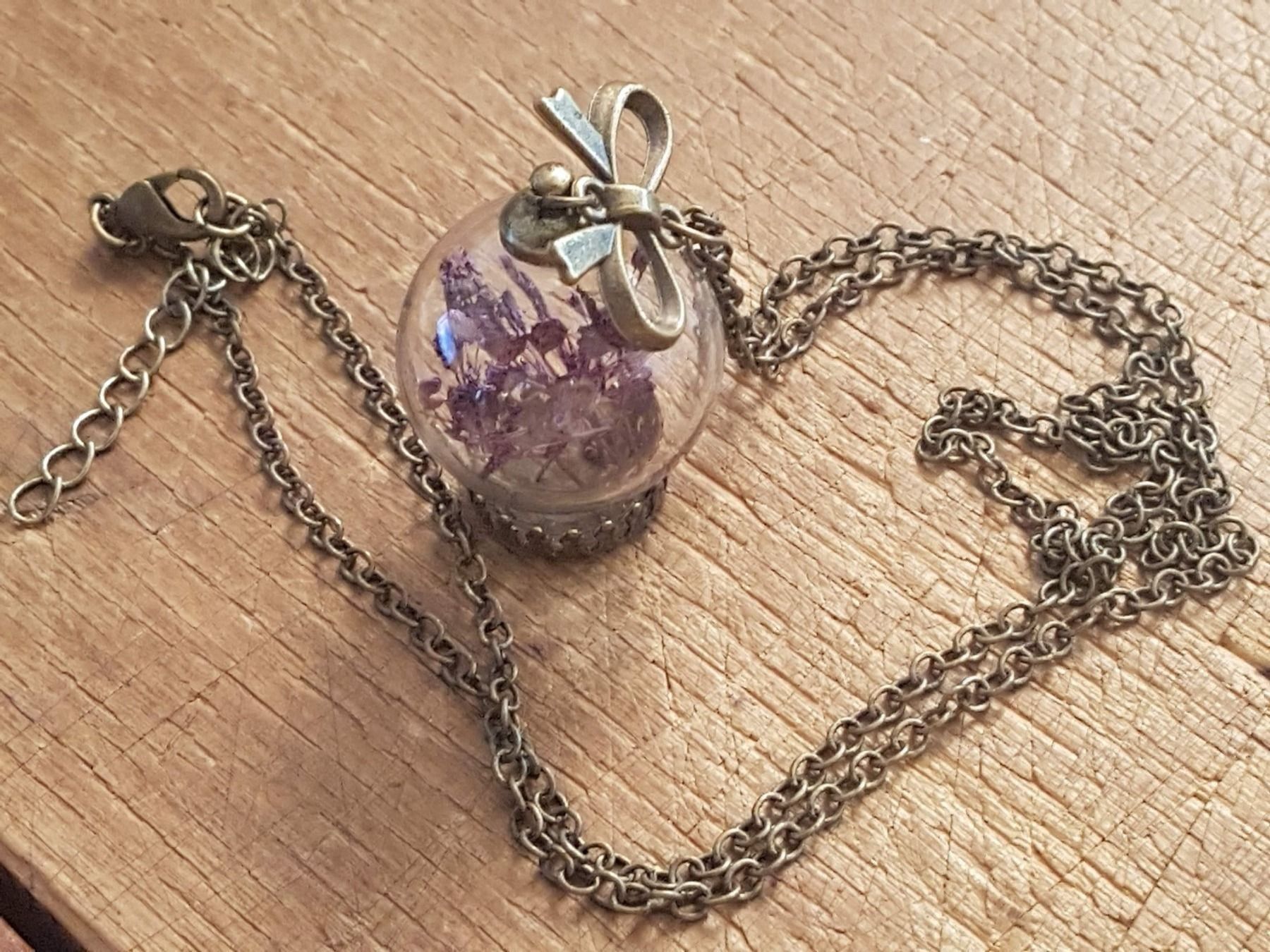 Catenine: Kette mit Glasanhänger mit Blümchen – Usato da Ettingen venduto da Maranathatalitha 4