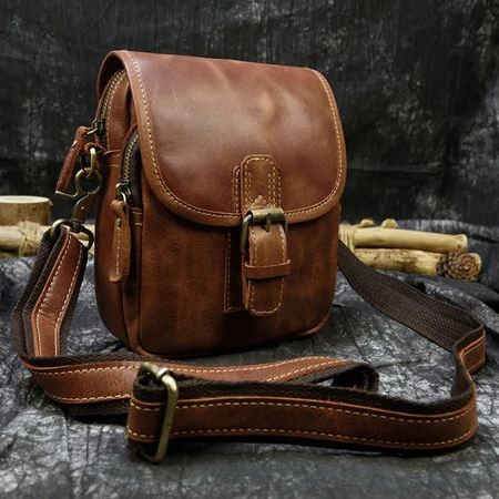 Braune Ledertasche mit Schulterriemen - Sac à bandoulière