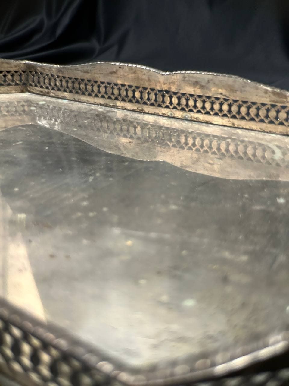 Servierplatten: Grosser antiker versilberter Serviertablett – Gebraucht aus Zug von demkov 4