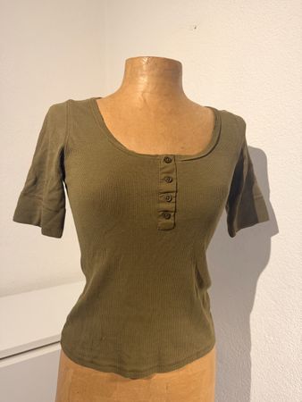 T-shirt côtelé kaki H&M, Taille XS, parfait pour l'été!