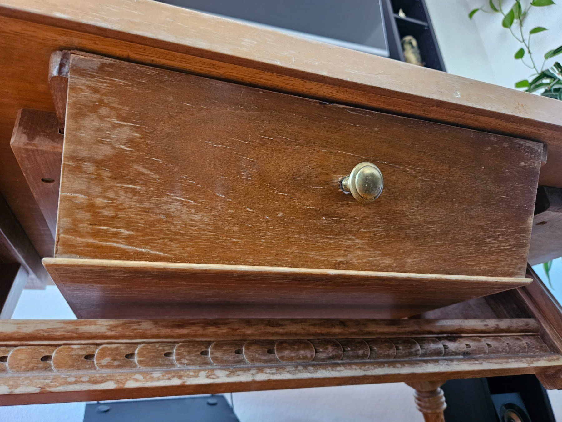 Tables: Antiker Holztisch mit Schublade – D'occasion à Zürich par SkullLady88 2