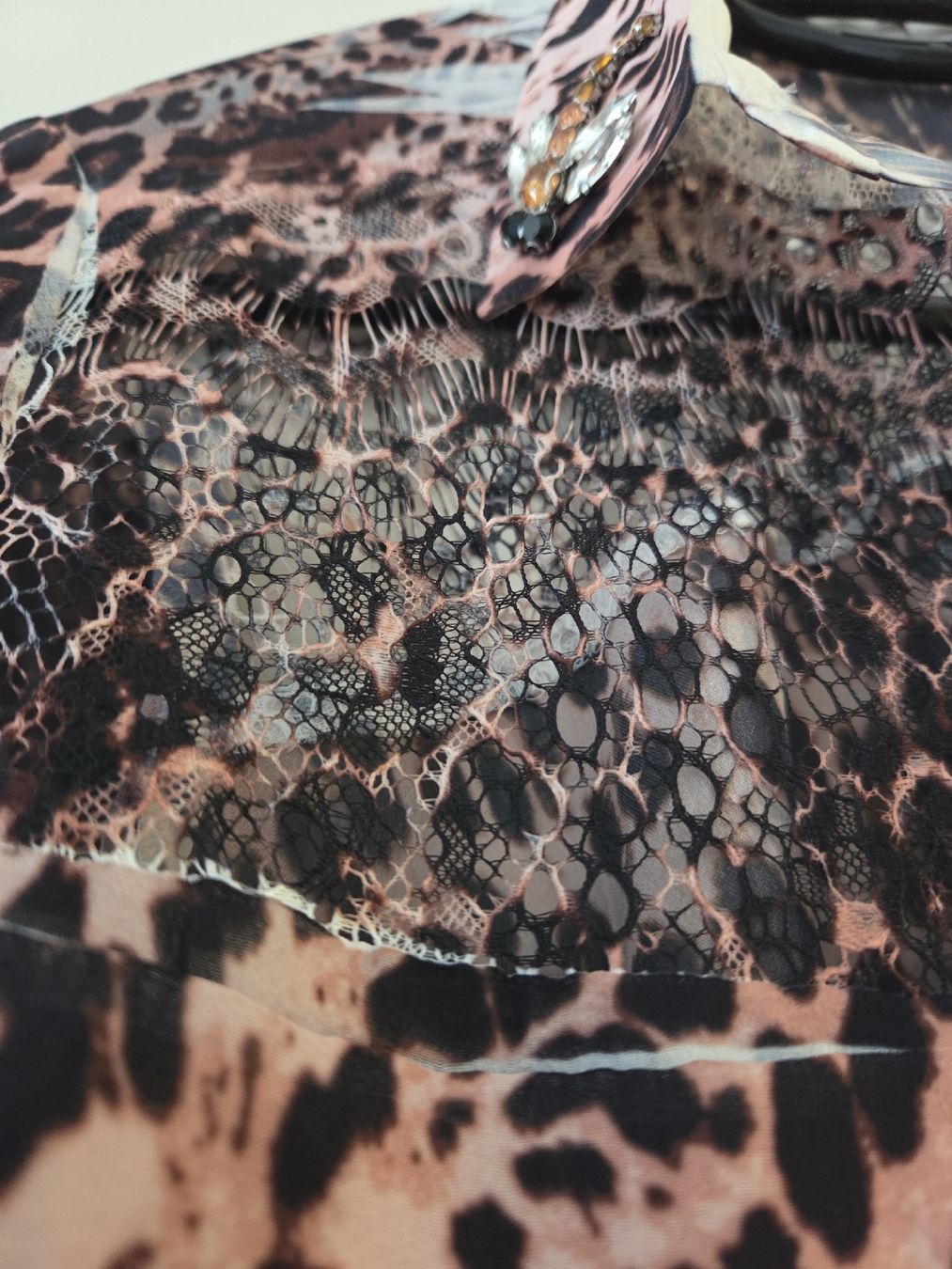 Guess Camicette: Leoparden Guess Bluse Gr. S – Usato da Dänikon ZH venduto da FicusLyrata 2