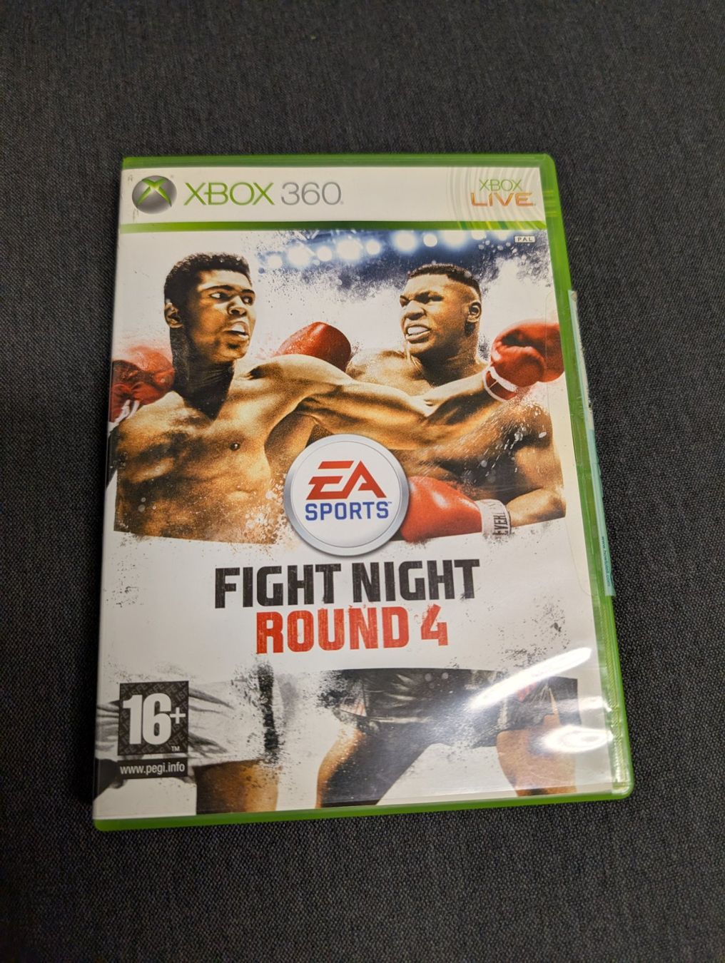Spiele: Fight night round 4 Microsoft Xbox 360 – Gebraucht aus Giubiasco von Ticinerd