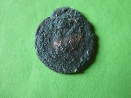 uralte Bronzemünze Kopf nach rechts   18 mm     2.22   g