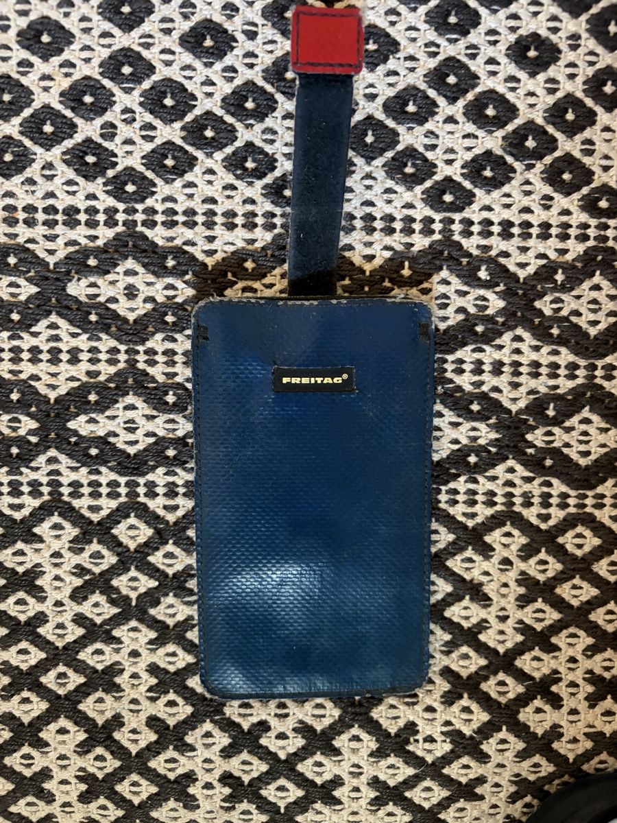 Freitag Cover & Protezioni schermo: Freitag Smartphonehülle blau 9.8x17cm – Usato da Lommis venduto da charisarts
