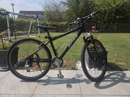 Schwarz Fahrrad "PRICE bikes" gute Fahrt 