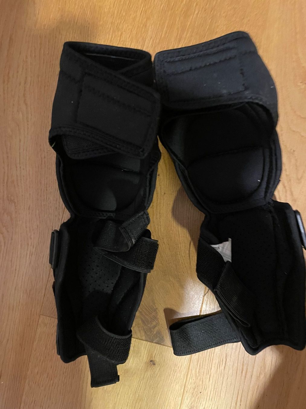 IXS Protezioni & Imbottiture: IXS Ellbogen Protektoren Grösse S – Usato da Oberhofen Thun'see venduto da bluefootedboby
