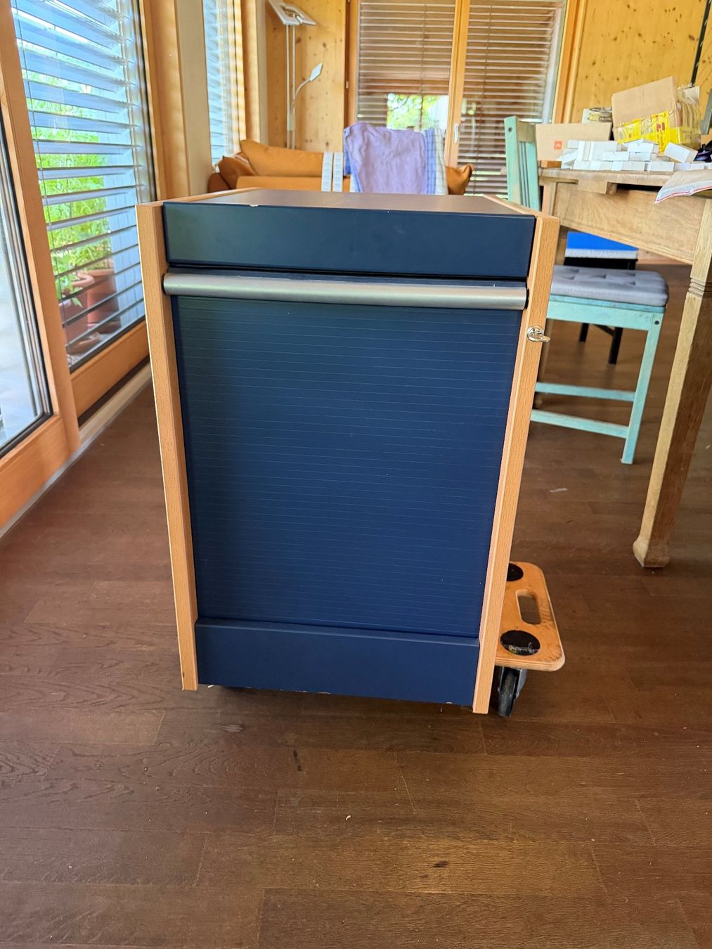 Eléments de bureau: Rollkorpus mit Hängeregister abschliessbar – D'occasion à Forst par stsflyfishing