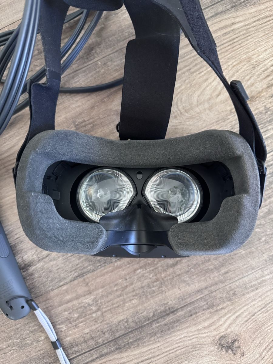 HTC VR Brille: HTC Vive VR Set – komplett mit 2 Controllern & 2 Basisstatio – Gebraucht aus Oberdiessbach von Seller1209348756 1
