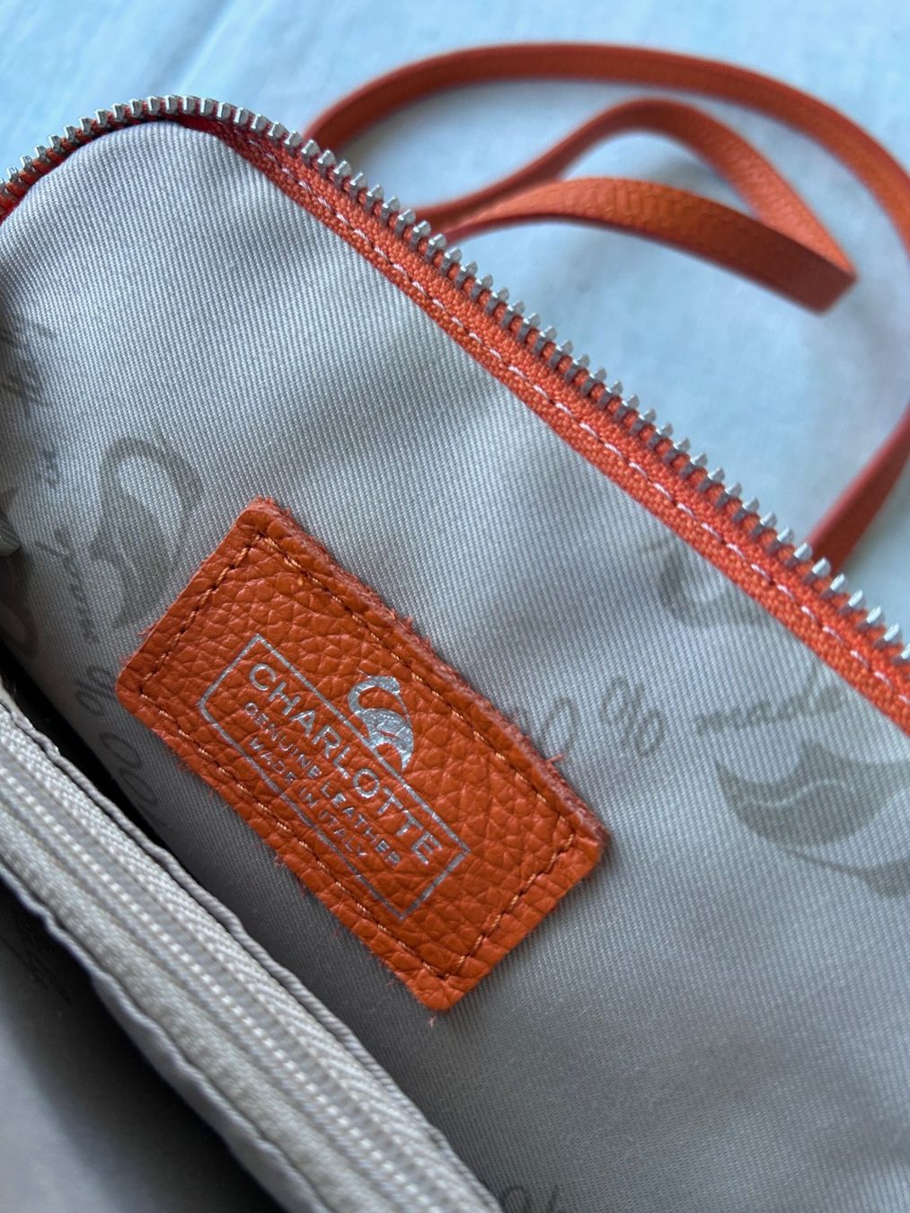 Taschen für Damen: Elegante kleine Ledertasche "Charlotte" – Gebraucht aus Gossau ZH von azz_y8q8 3