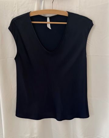 Top blu navy con scollo a V – taglia S