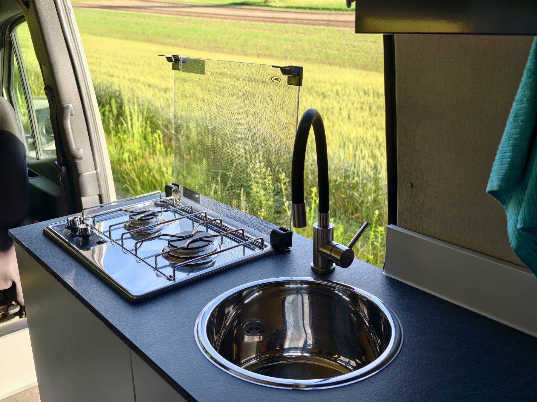 Mercedes-Benz Camping Fahrzeuge: Einzigartiger High-End Allrad Familien-Van Sprinter 4x4 – Neu (gemäss Beschreibung) aus Ossingen von creavan 4