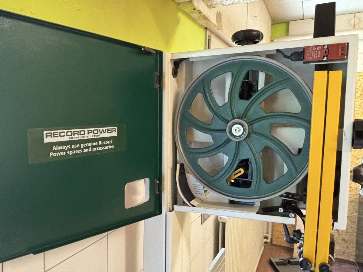 Toutes les machines: Bandsäge Record Power Sabre 350 – D'occasion à Chur par Kliiholz 4