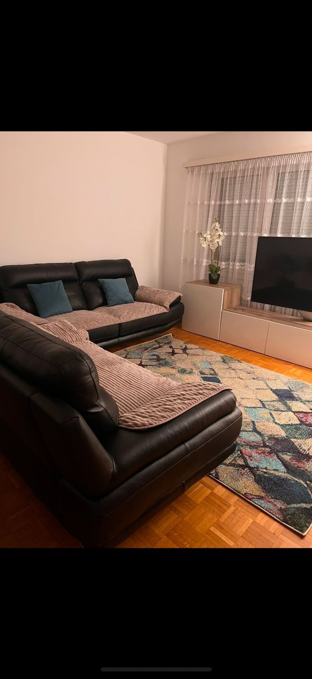 Conforama Sofas: Echtes Leder Sofa 3platz und 2 Platz – Gebraucht aus Egnach von rim_g7gj 1