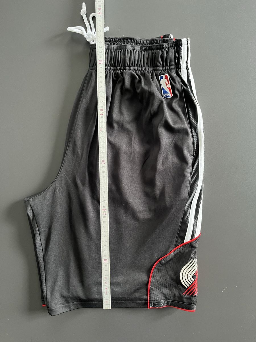 Adidas Pantaloni: Short adidas – Usato da Lutry venduto da meg_pk9l